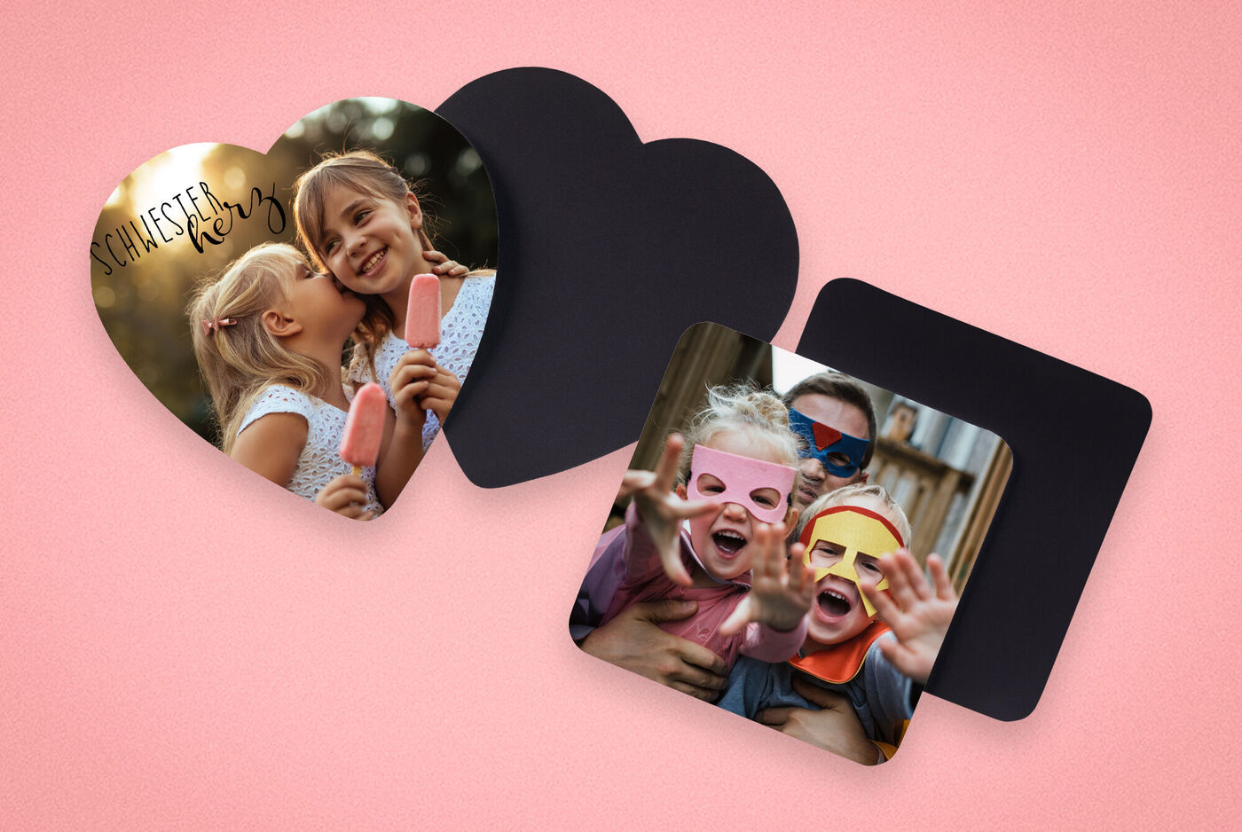 Deux filles savourent des glaces sur une carte de vœux en forme de cœur