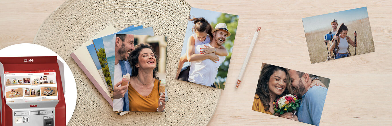 Photos adorables de moments de vacances sur une table.