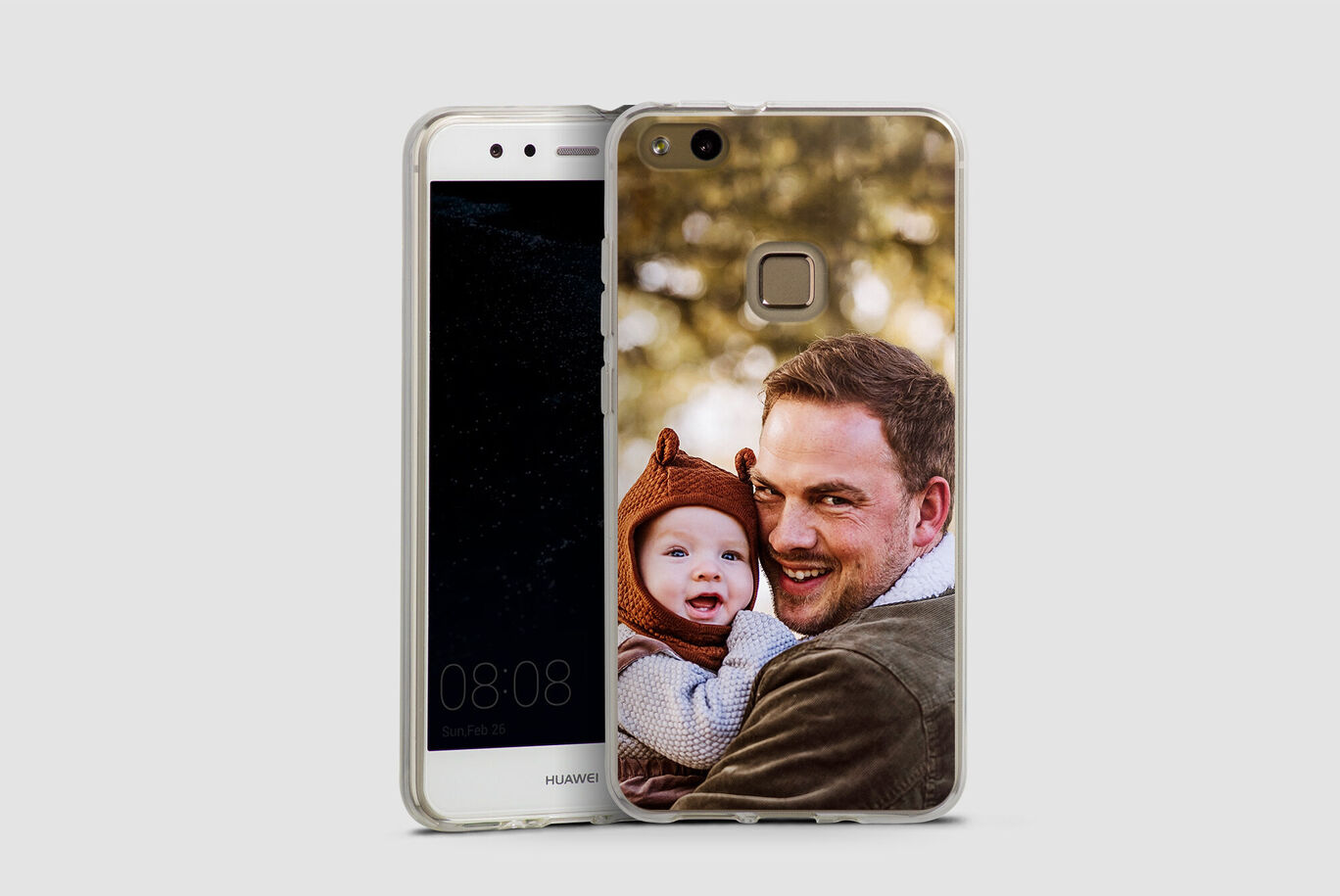 Une coque de téléphone créative avec une photo affectueuse d'une personne embrassant un enfant