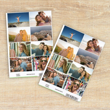 Deux albums photo CEWE de souvenirs de lune de miel sur une surface en bois.