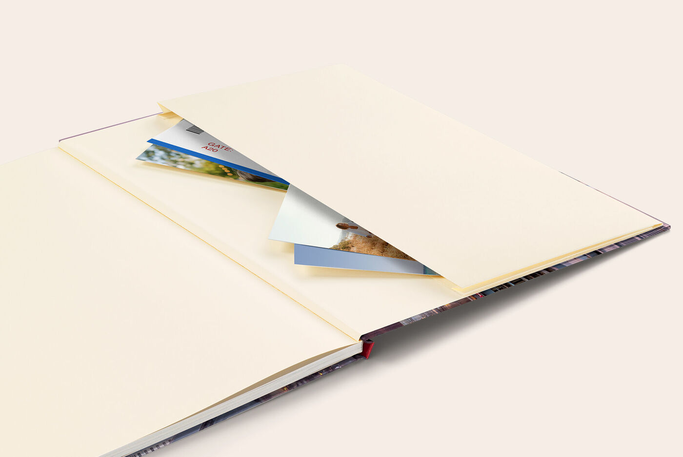 Pochette souvenirs intégrée à la fin du LIVRE PHOTO CEWE