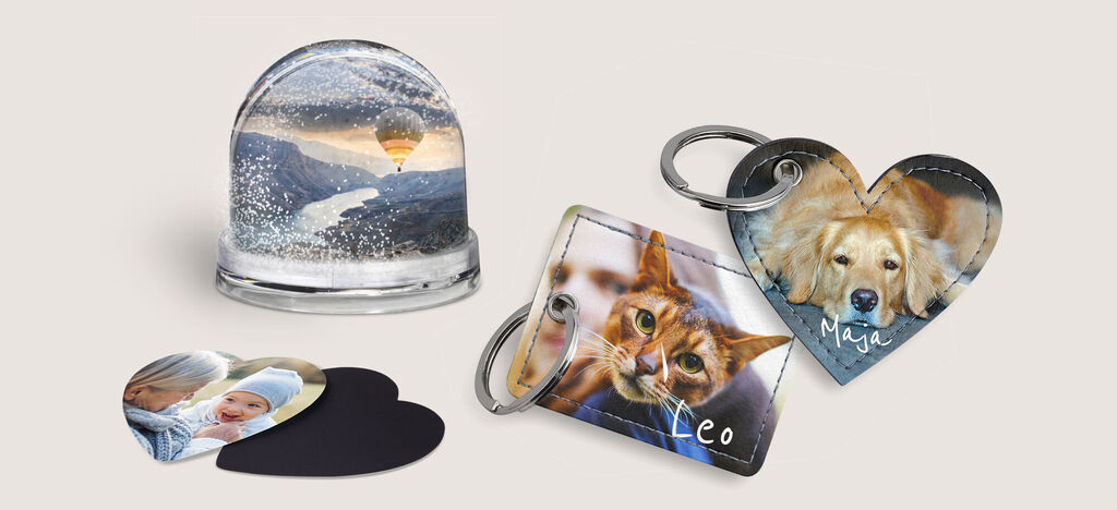 Divers produits photo créatifs avec des cœurs et un motif de boule en verre