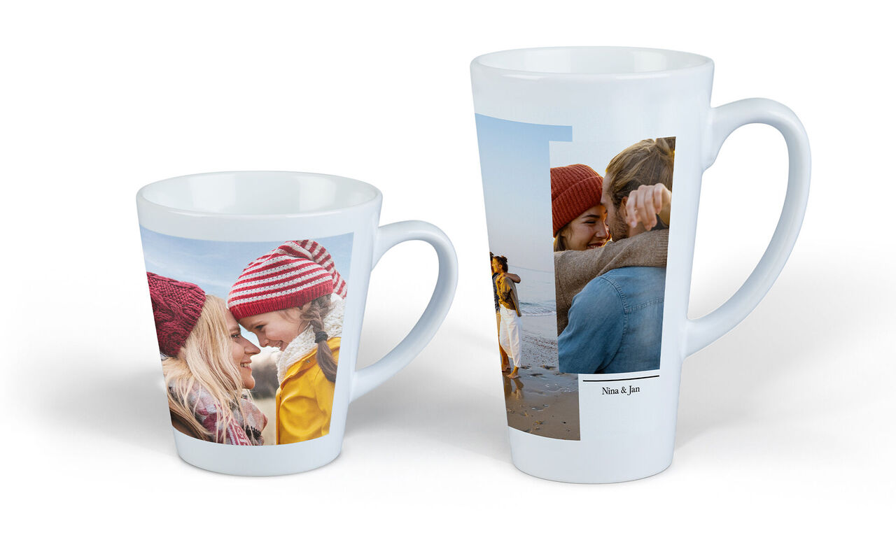 Deux tasses avec des photos personnalisées, une petite et une grande, représentant joie et souvenirs.