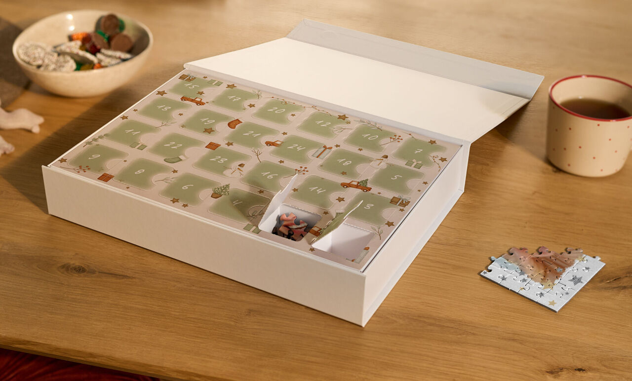 2 cases ouvertes du calendrier de l'Avent avec puzzle à reconstituer