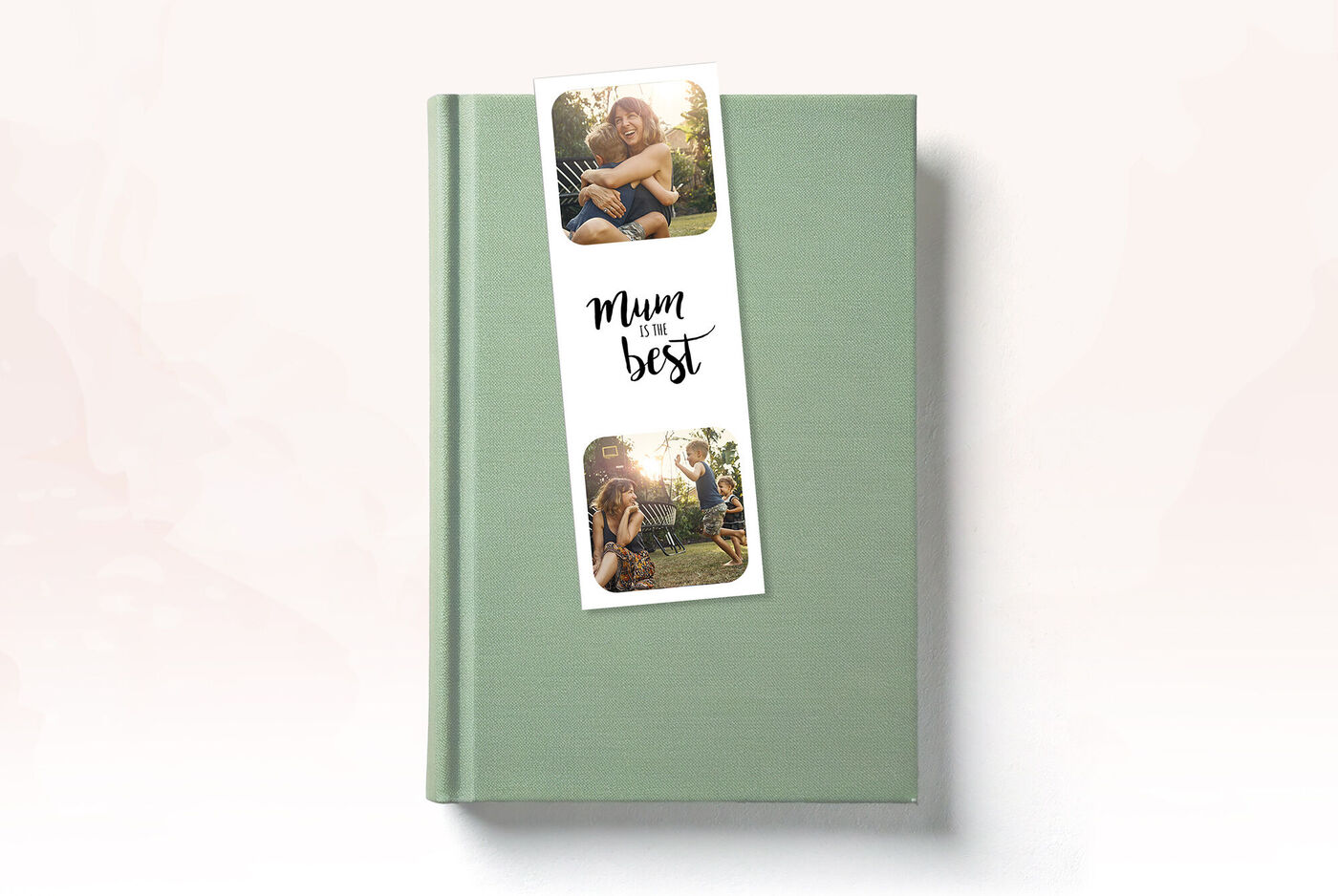 Livre photo CEWE avec un design charmant et des photos d'enfants et d'une mère