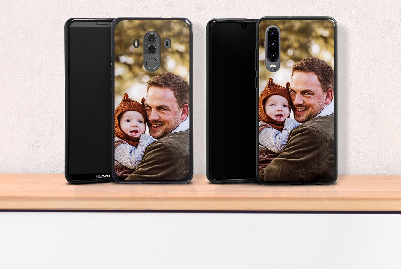 Coques de téléphone avec des photos personnelles d'un parent et d'un enfant. Ces images montrent des moments heureux et des souvenirs partagés.