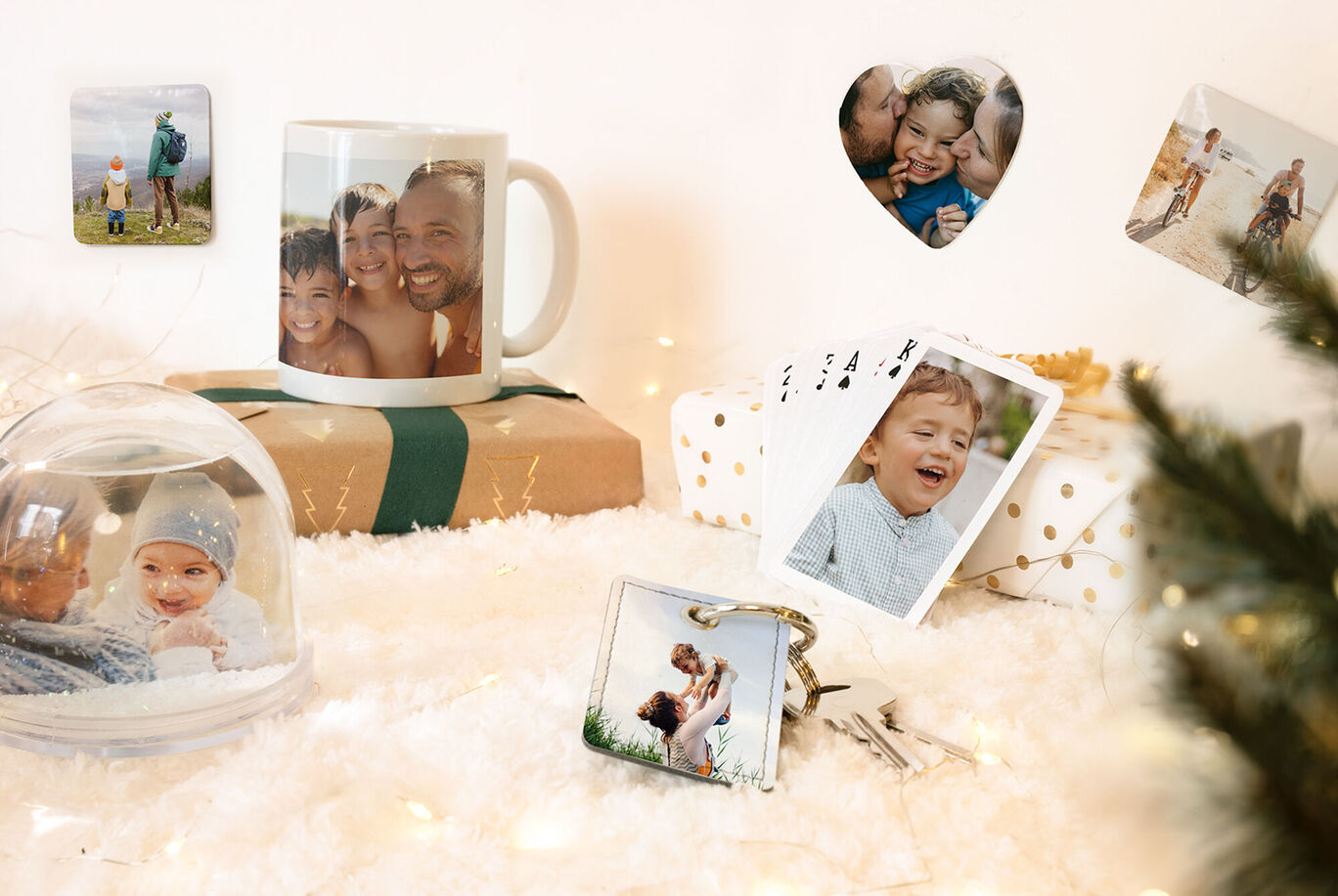 De nombreux cadeaux photo dans une déco de Noël