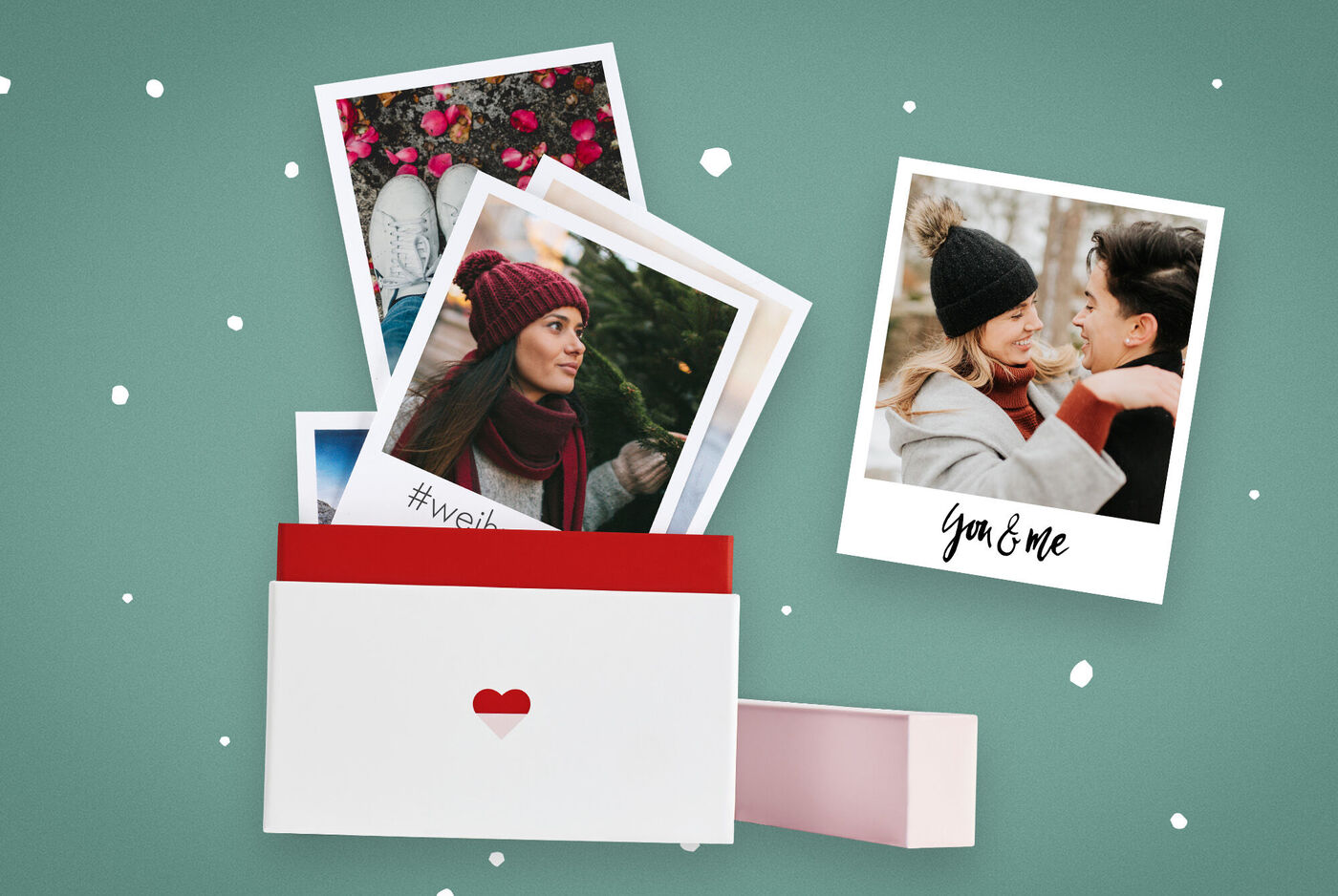 Un album photo soigneusement conçu avec de beaux souvenirs et une carte.