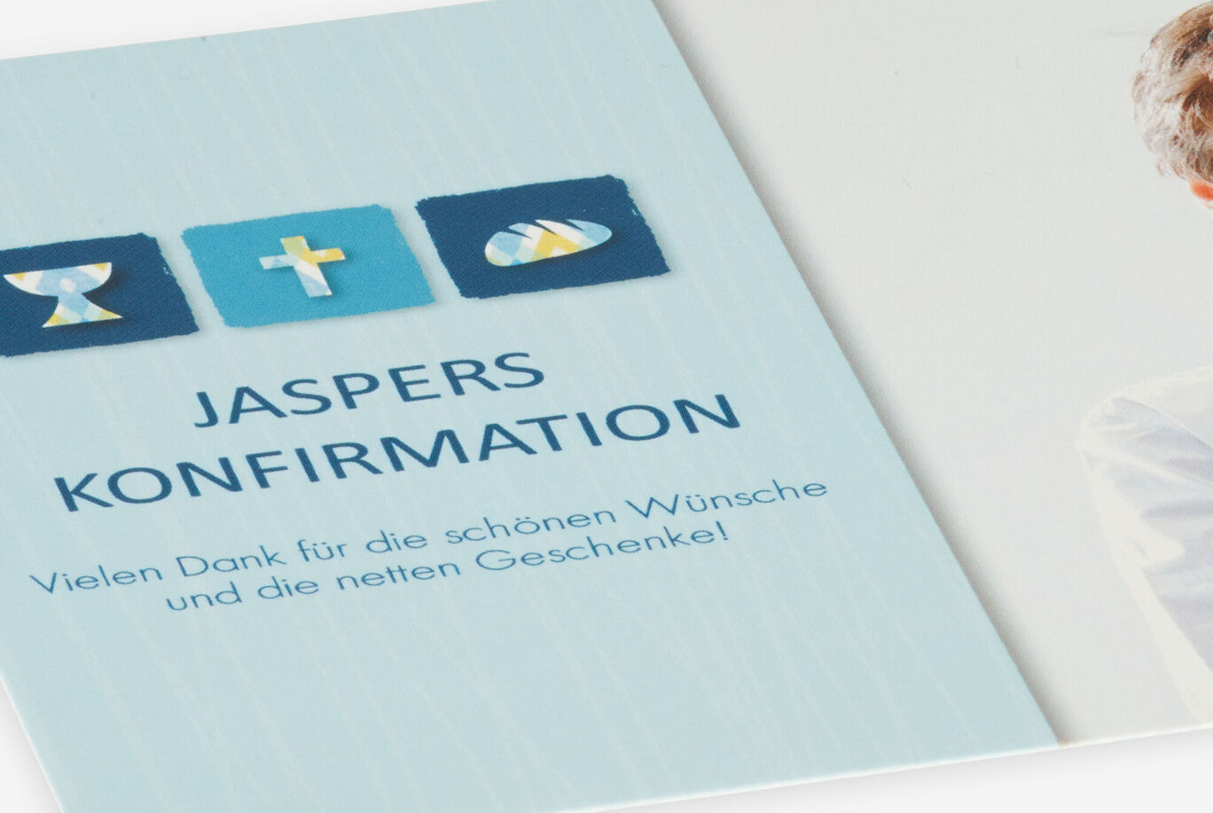 Carte élégante pour la confirmation avec symboles de bénédiction et texte de remerciement