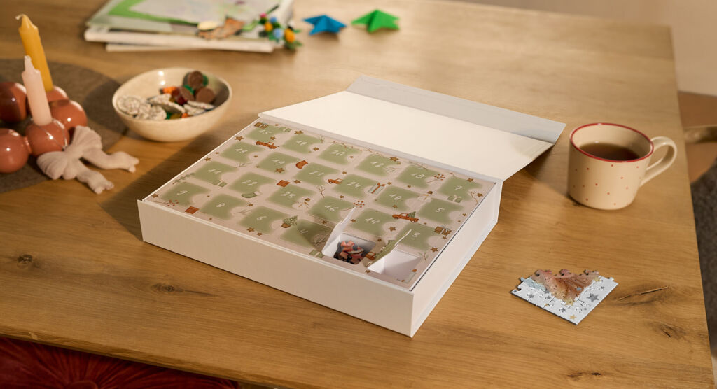 2 cases ouvertes du calendrier de l'Avent avec puzzle à reconstituer