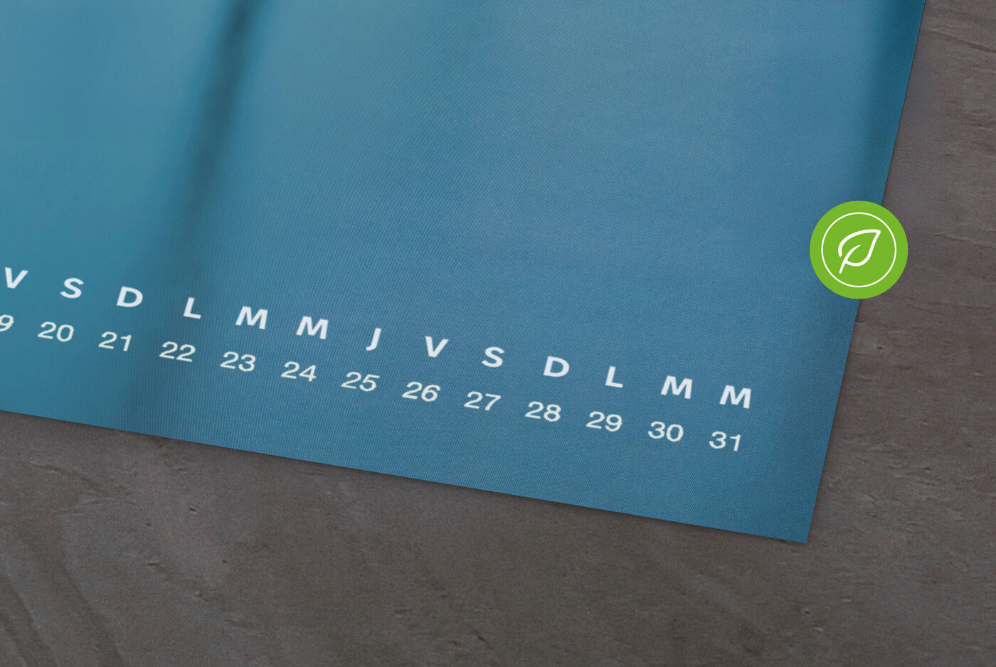 Un beau calendrier turquoise foncé avec chiffres et jours de la semaine.