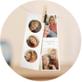 Deux tirages photo au format marque-pages avec une composition de photos originale montrant deux femmes blondes