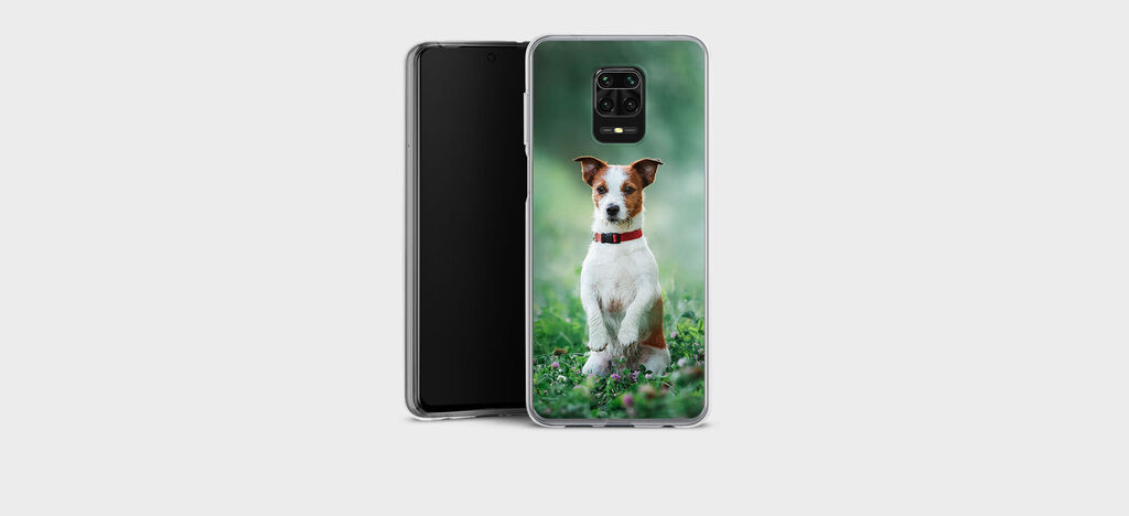 Coque de téléphone avec une image de chien mignon sur un fond vert