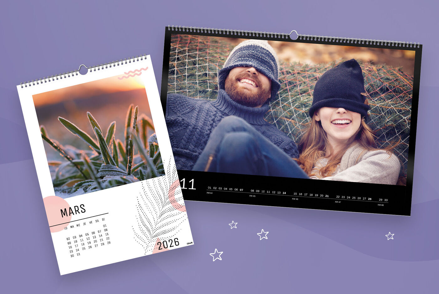 Un joli calendrier photo avec un mois et une plante, à côté une image de deux personnes sur un canapé