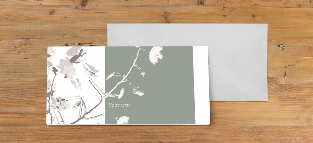 Une carte de vœux délicate avec un design floral doux et une enveloppe, prête à offrir.