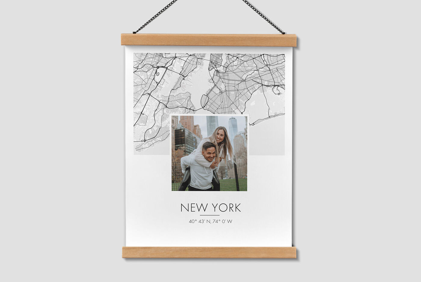 Une charmante affiche avec une photo et une carte de New York. Elle montre un souvenir personnel et un design inspirant.