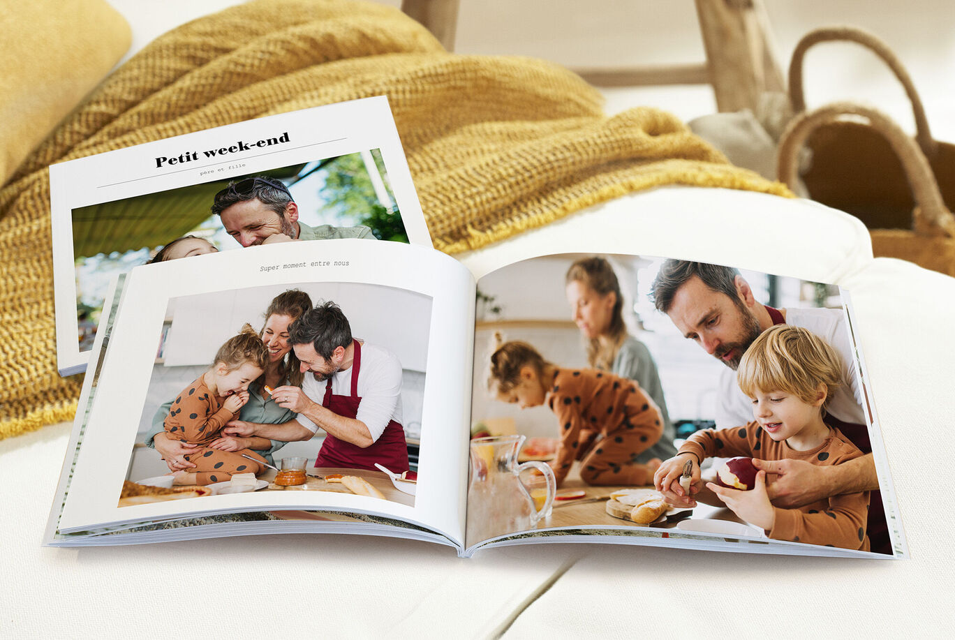 Famille profitant d'un repas ensemble dans un album photo