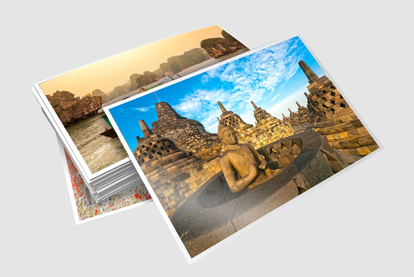 Photos empilées montrant le site impressionnant de Borobudur en Indonésie avec un Bouddha au premier plan