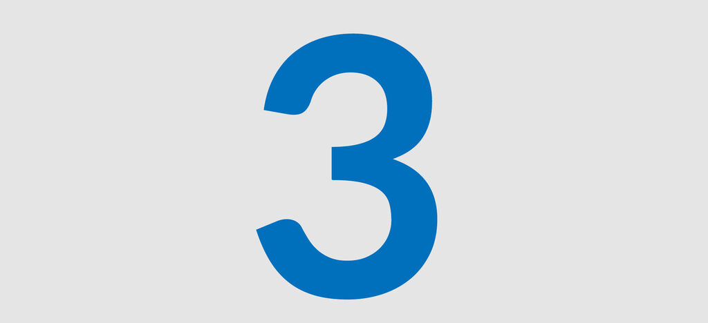Le chiffre trois en bleu sur un fond clair.