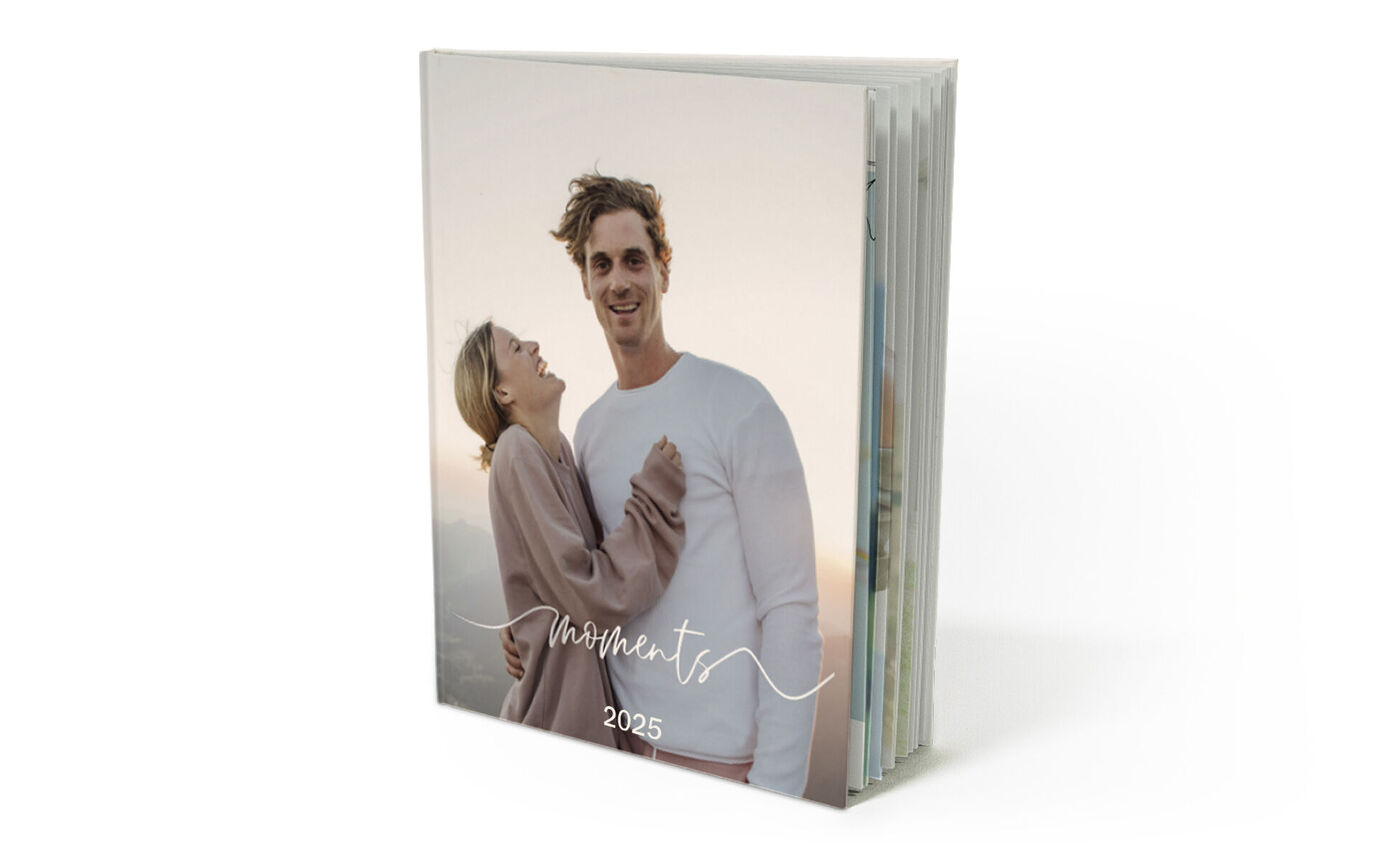 Modèle créatif de livre photo de l'année intitulé Moments