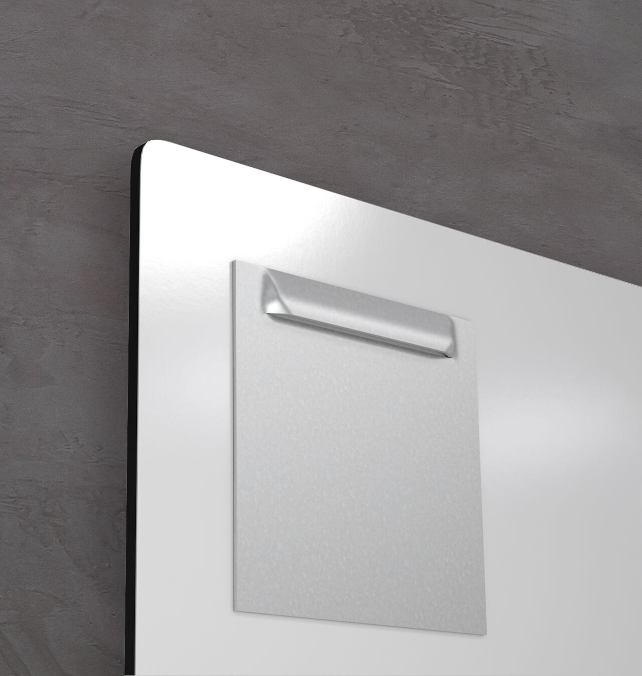 Une œuvre murale blanche avec un support argenté fixée à un mur gris