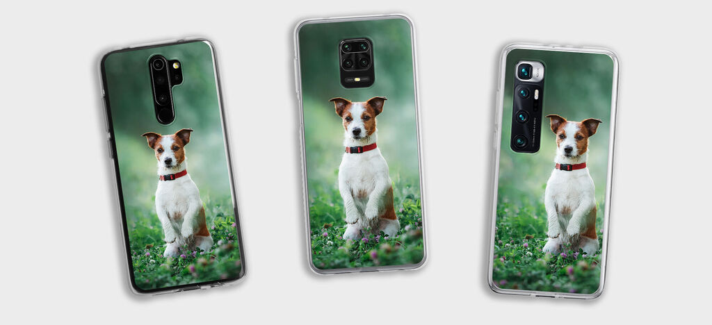Trois téléphones avec une photo d'un chien dans l'herbe