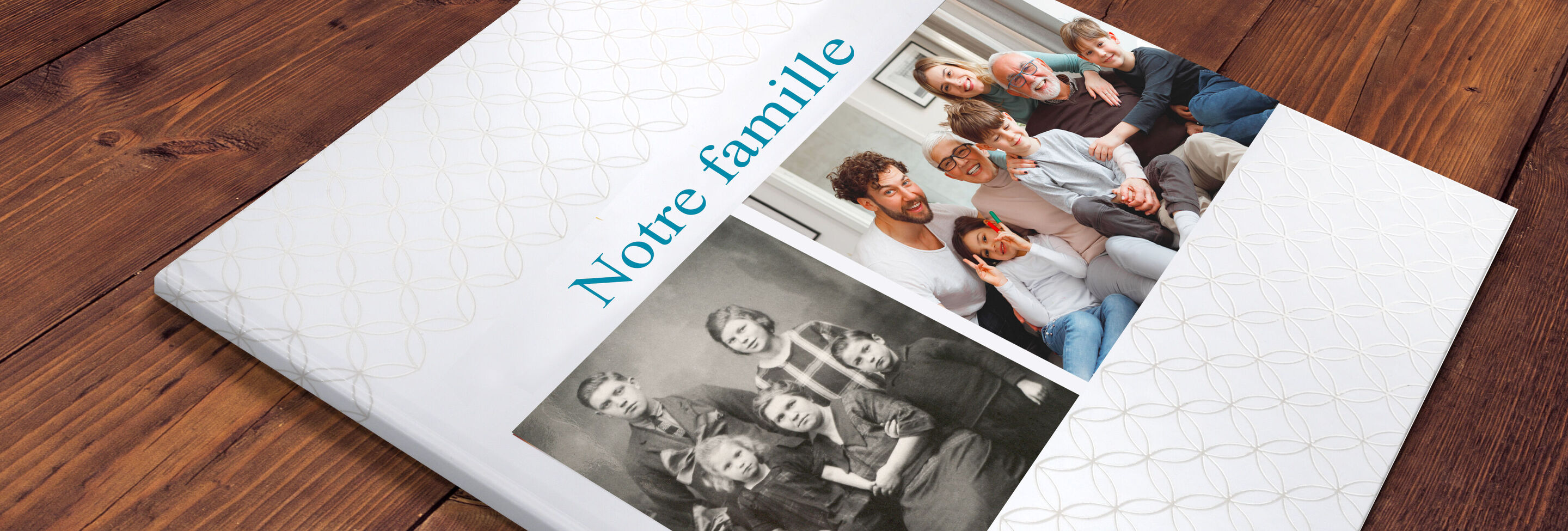 Un ALBUM PHOTO CEWE montre des photos de famille et des souvenirs sur une surface en bois.