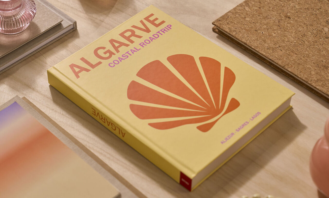 Livre photo de la collection voyage avec le titre Algarve sur la couverture