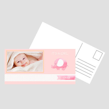 Carte d'invitation à la naissance avec un éléphant rose et un design affectueux.