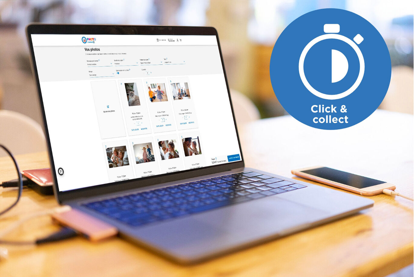 Ordinateur portable montrant le site photo CEWE avec des options pour la commande photo et un icône Click & Collect.
