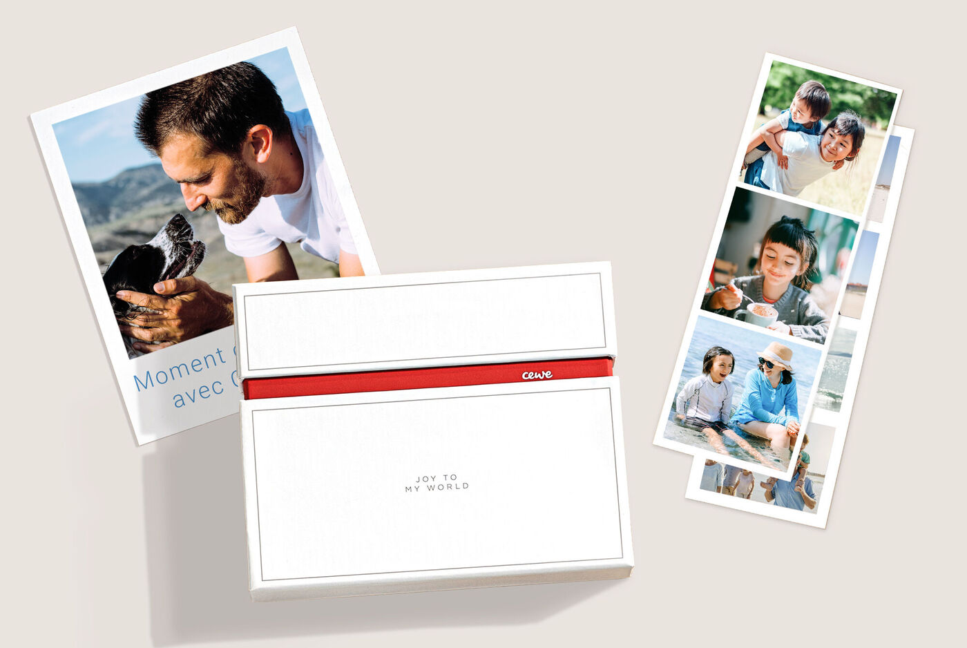 Deux produits photo de CEWE : un livre photo avec un titre de capture de moment et un ensemble de photos qui montrent joie et souvenirs.