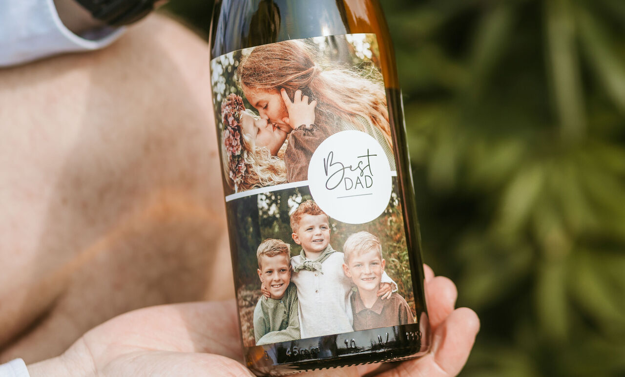 Bouteille personnalisée « Best Dad » avec portraits d’une mère et de trois enfants