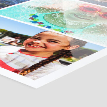 Enfants heureux éclaboussant dans l'eau en tenues d'été.