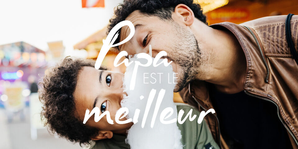 Un père embrasse tendrement son enfant pendant qu'ils passent du temps ensemble à une foire.